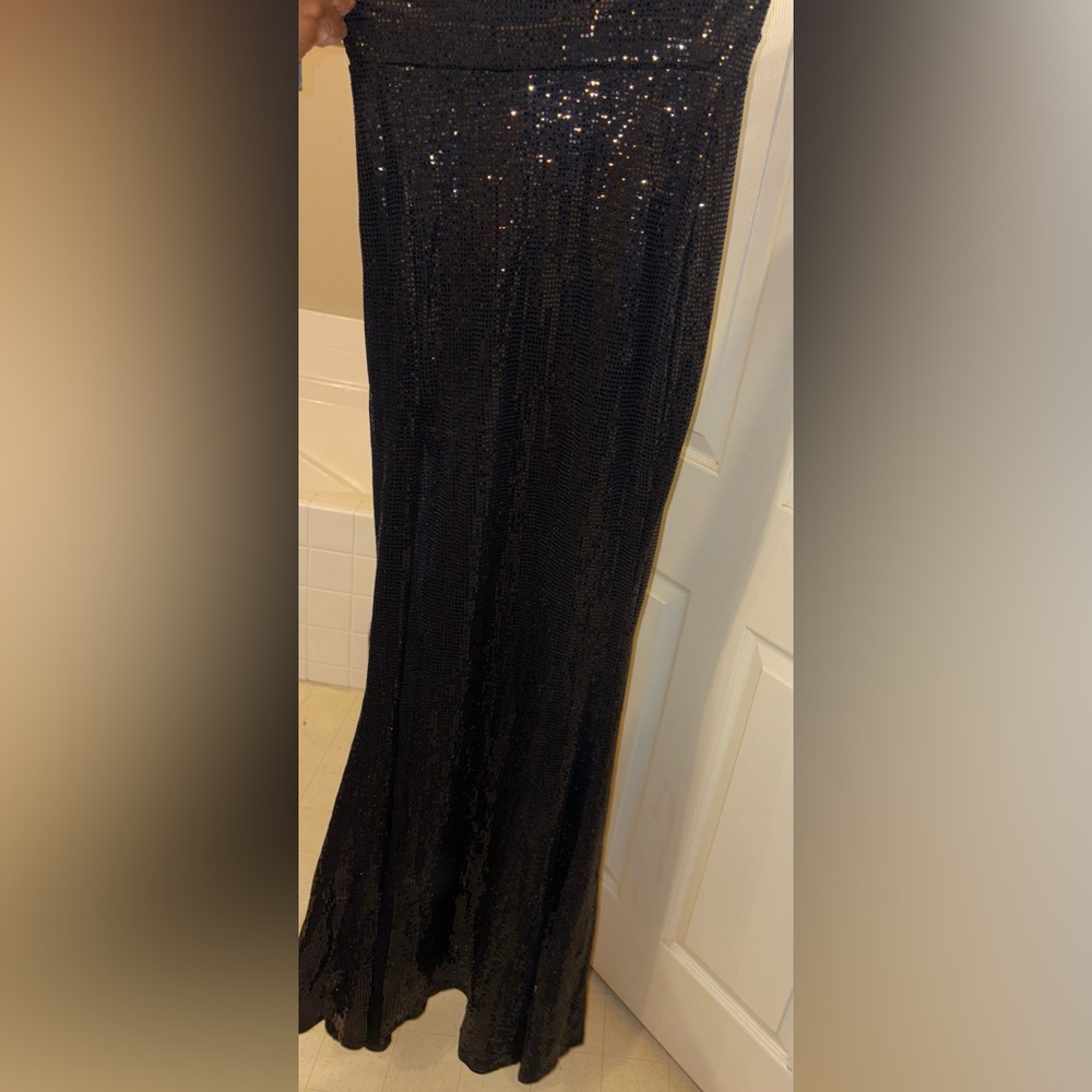 Elegant Black Sequin One-Shoulder Dress - Picture 6 of 6